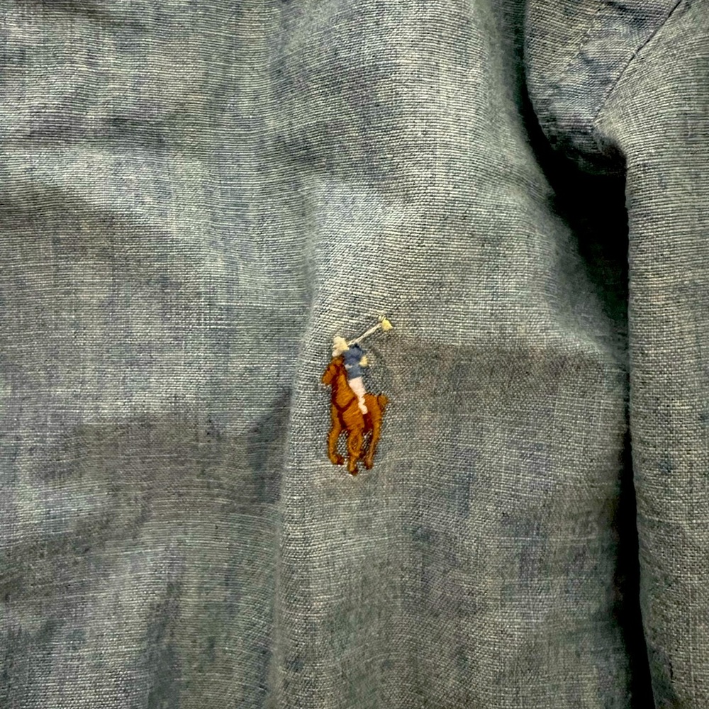 NWOT - Ralph Lauren Chambray shirt, slim fit in mint quality.